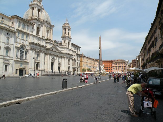  vue générale de la place Navona, une des plus belles de Rome